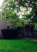 1043 College Ln in Hutchinson, KS - Building Photo