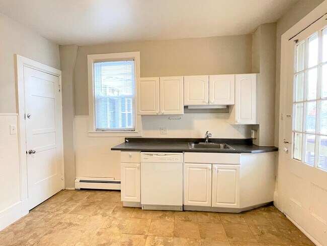 61 Dana St, Unit 2 in Cambridge, MA - Foto de edificio - Building Photo