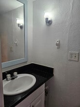 2109 E Bougainvillea Ave, Unit B in Tampa, FL - Building Photo - Building Photo