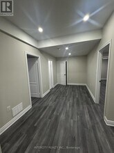 18 Elverton Cres in Brampton, ON - Building Photo - Building Photo