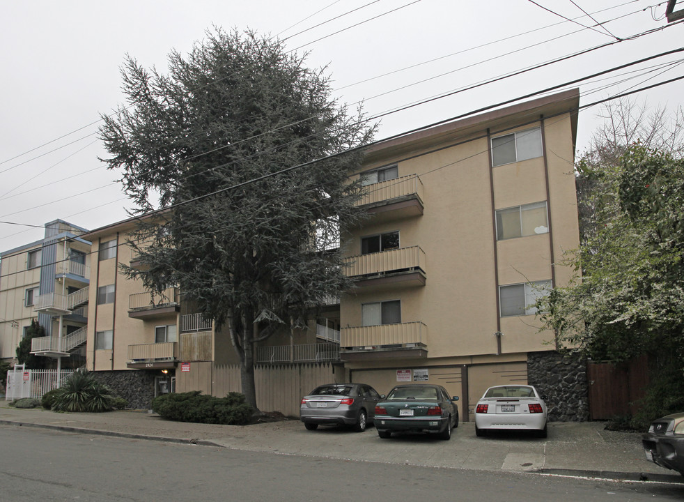 East Lake Court in Oakland, CA - Foto de edificio