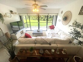 2500 Presidential Way in West Palm Beach, FL - Building Photo