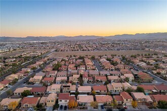7423 Cleghorn Canyon Way in Las Vegas, NV - Building Photo - Building Photo