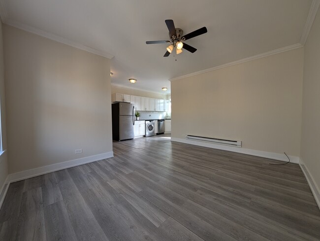 3814 N Greenview Ave, Unit 3817.5-3E