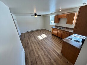 231 Constant Ave in Severn, MD - Foto de edificio - Building Photo