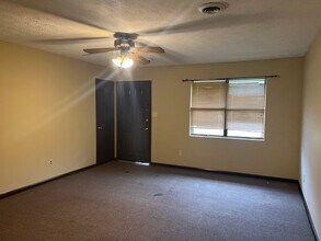 1053 Vineyard Rd in Griffin, GA - Building Photo - Building Photo