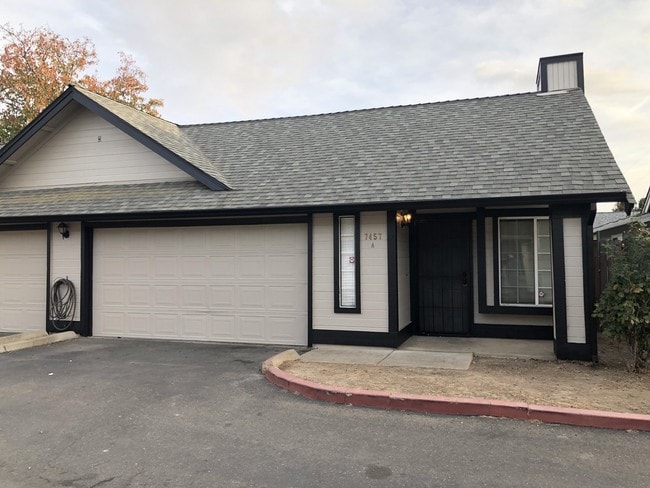 7457 Power Inn Rd in Sacramento, CA - Building Photo - Building Photo