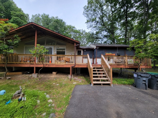 property at 141 Roundhill Rd