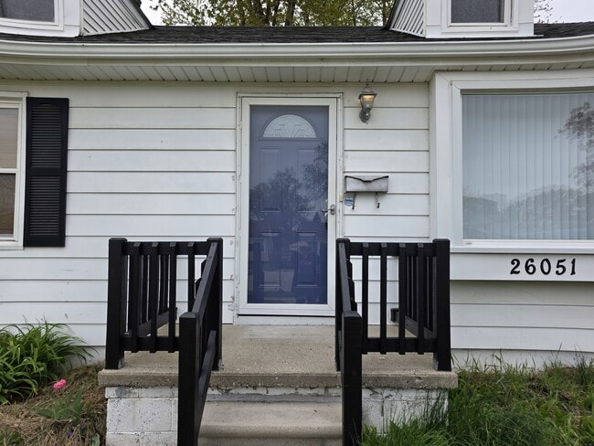 26051 Alger St in Madison Heights, MI - Building Photo - Building Photo