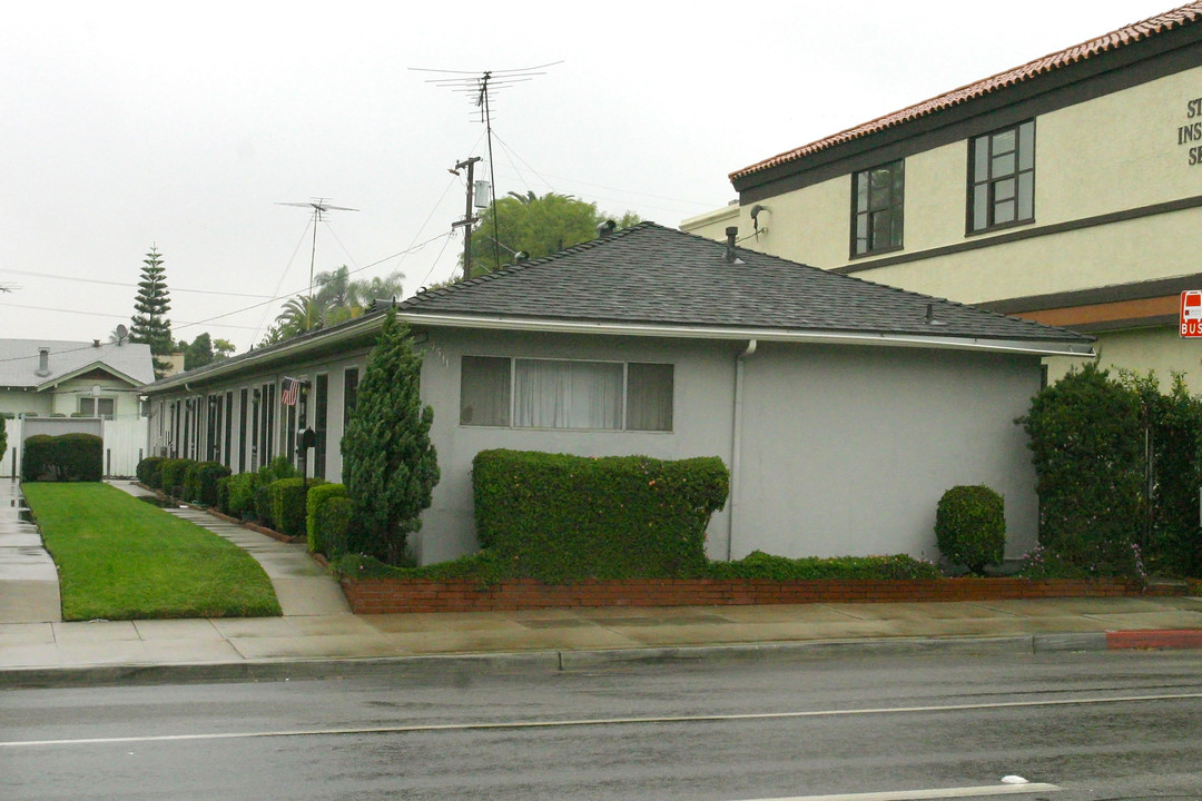 4511 E Anaheim St in Long Beach, CA - Building Photo