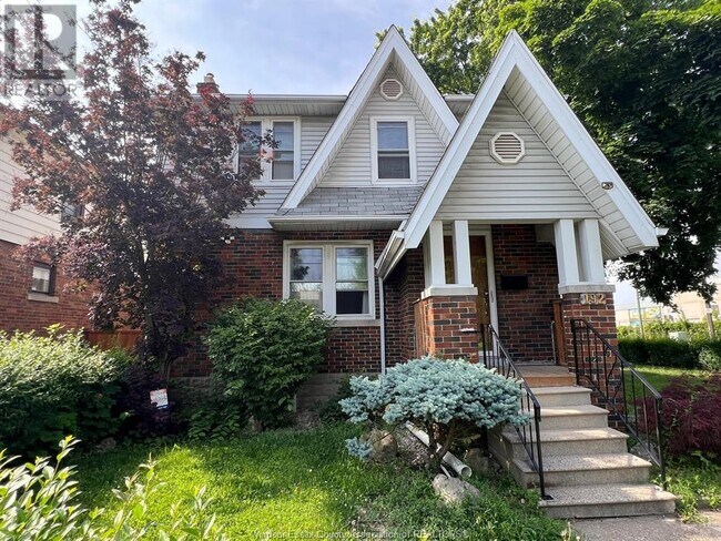 property at 192 Shepherd St E