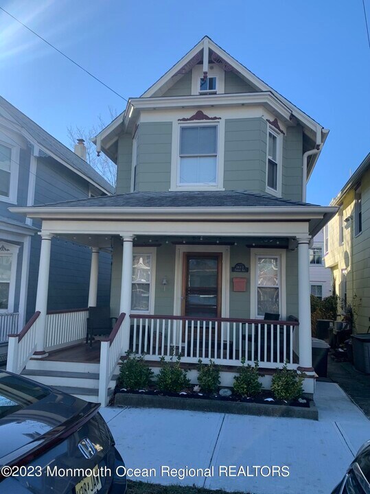 66 Embury Ave in Ocean Grove, NJ - Building Photo