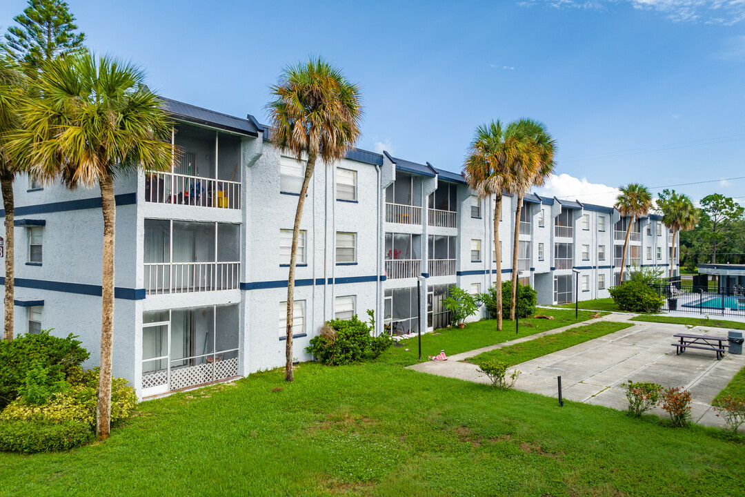 The Sunbay Apartments in Holiday, FL - Foto de edificio