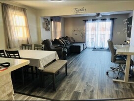 1611 S Shr Dr in Moline, IL - Building Photo