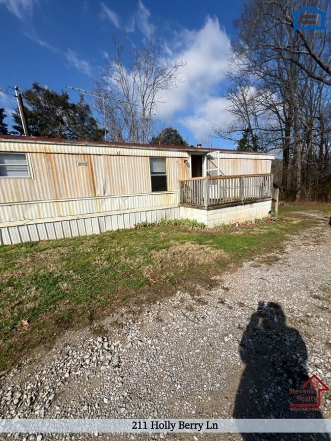 211 Holly Berry Ln in Sparta, TN - Building Photo - Building Photo