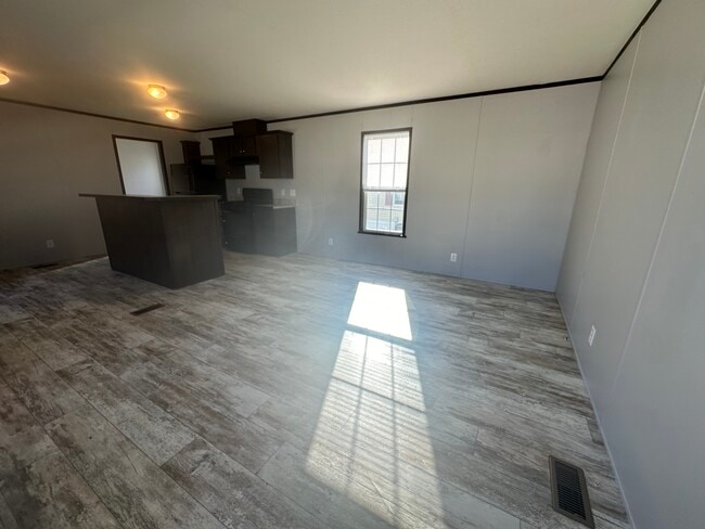 5913 W Maple St in Romulus, MI - Building Photo - Building Photo