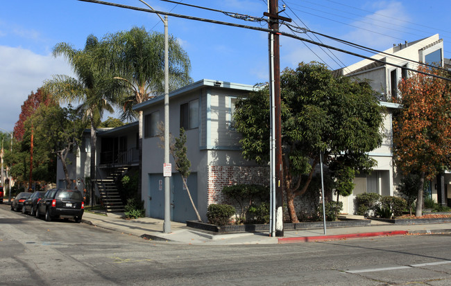 4101 E 10th St in Long Beach, CA - Foto de edificio - Building Photo