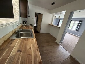 10000 Knollcrest Ct in St. Louis, MO - Building Photo - Building Photo