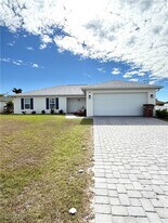 332 NW 19th St in Cape Coral, FL - Building Photo