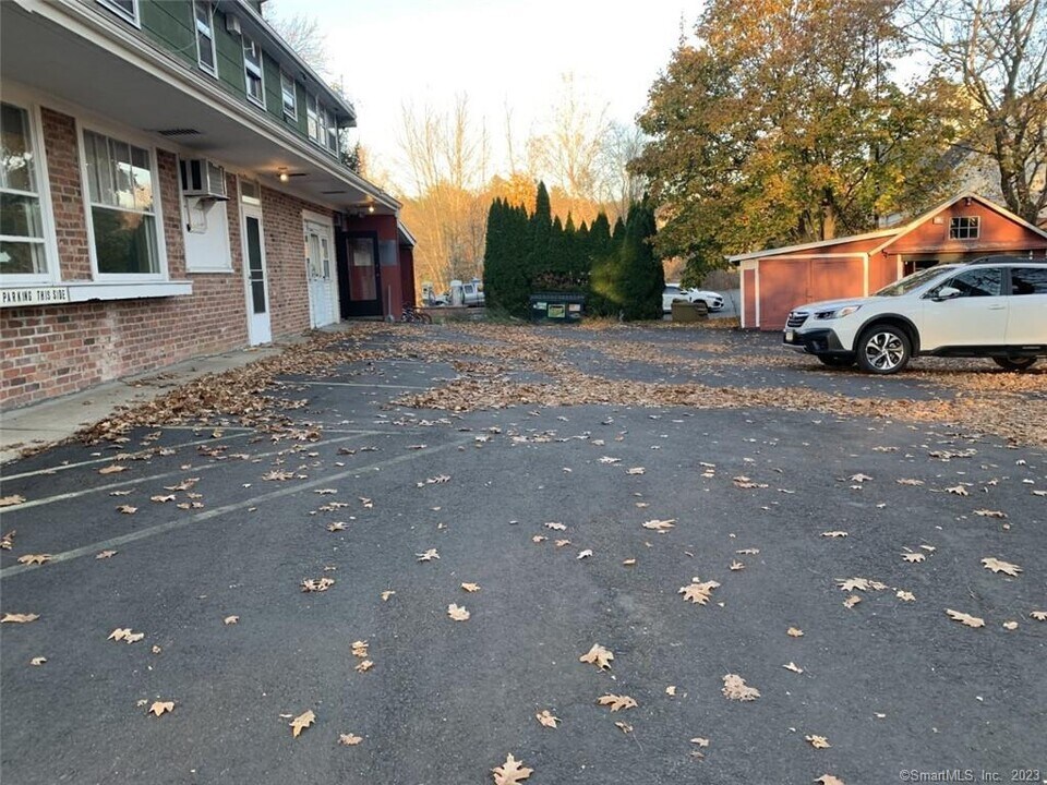 8 Burnham St-Unit -2B in Plymouth, CT - Building Photo