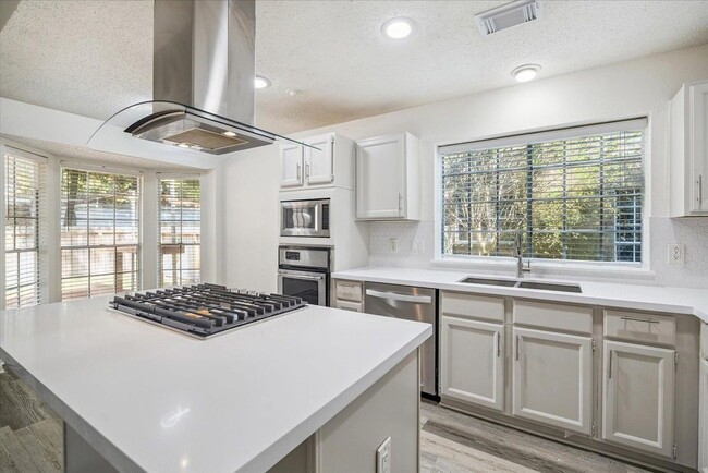 143 W Village Knoll Cir in Spring, TX - Building Photo - Building Photo