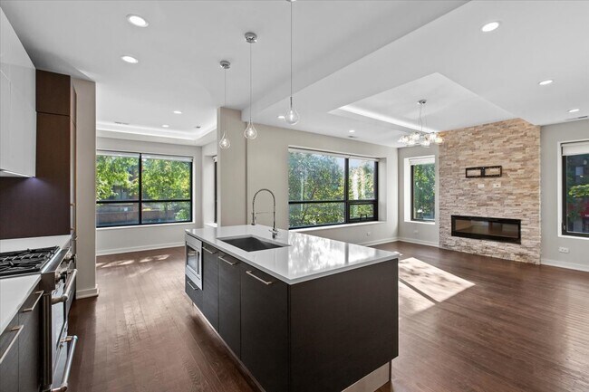 6900 N Sheridan Rd in Chicago, IL - Building Photo - Building Photo