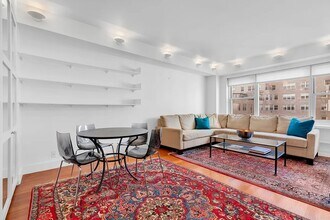 20 E 9th St in New York, NY - Building Photo - Building Photo