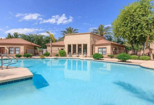 San Remo Apartments in Glendale, AZ - Foto de edificio - Building Photo