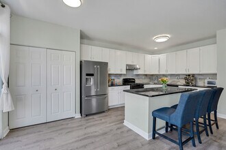 1272 Georgetown Way in Vernon Hills, IL - Building Photo - Building Photo