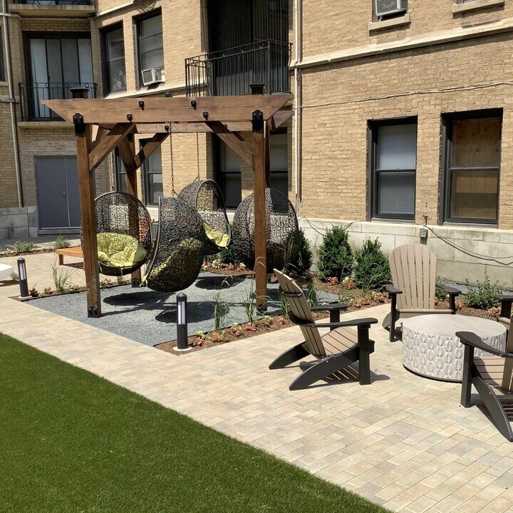 4240 N Sheridan Rd, Unit 318 in Chicago, IL - Building Photo