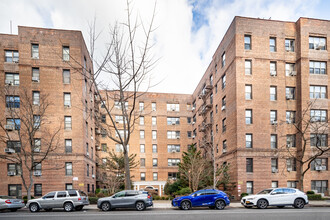 67-35 Yellowstone Blvd in Forest Hills, NY - Building Photo - Building Photo