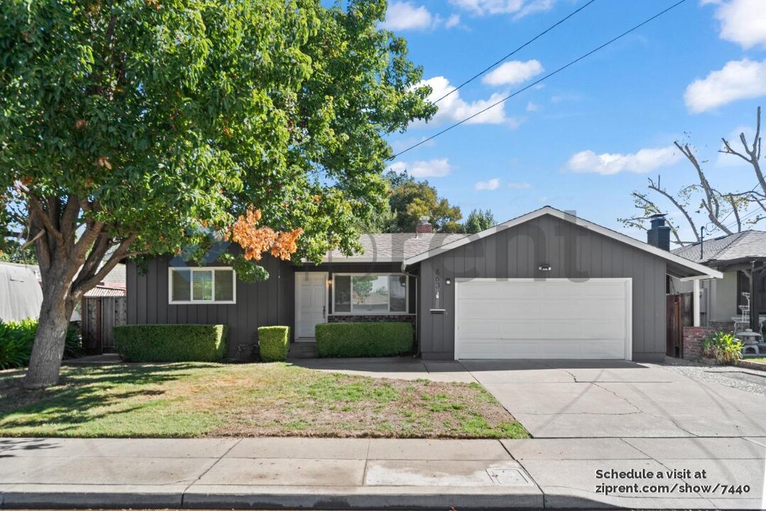 863 Kolln St in Pleasanton, CA - Building Photo