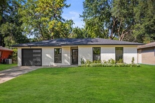 1230 W Donovan St in Houston, TX - Building Photo