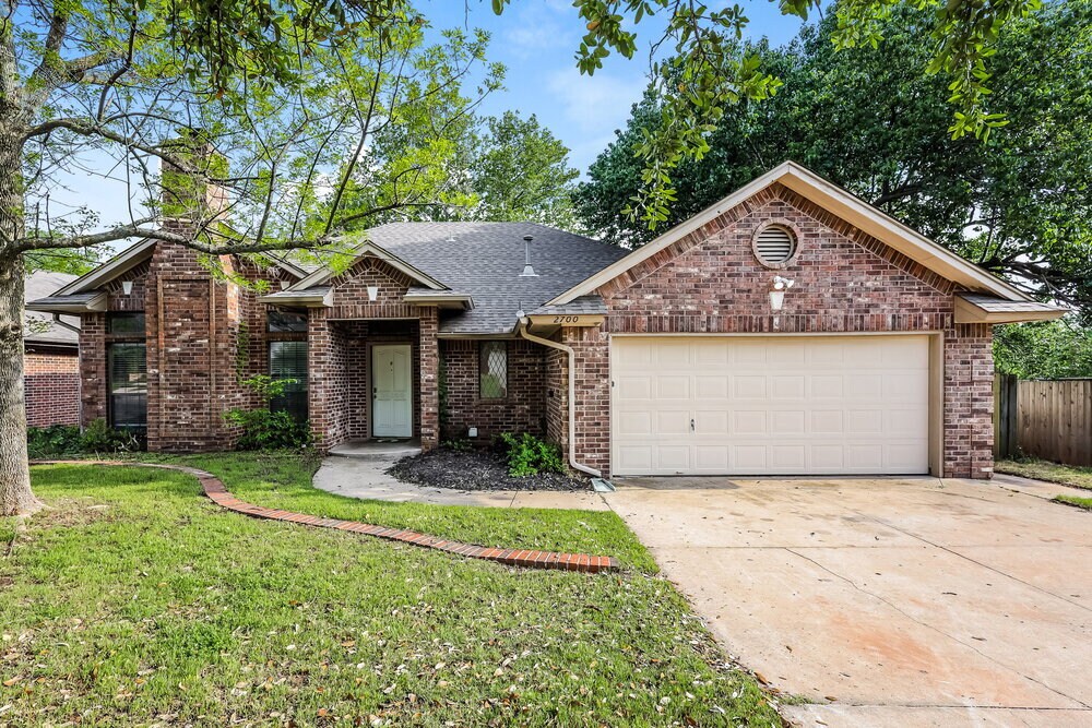 2700 Shady Tree Ln in Edmond, OK - Building Photo