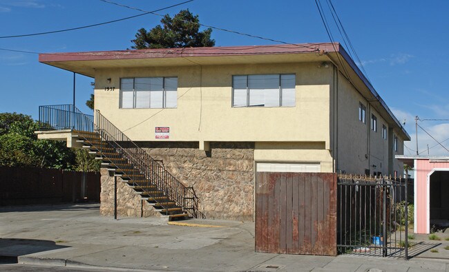 1937 Powell St in San Pablo, CA - Building Photo - Building Photo