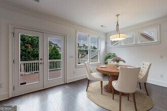 11760 Stratham Dr in Alpharetta, GA - Foto de edificio - Building Photo