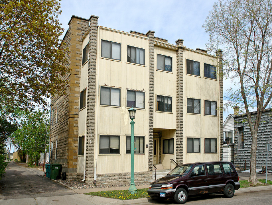 Herschel Apartments in St. Paul, MN - Building Photo