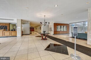 10401 Grosvenor Pl in Rockville, MD - Building Photo