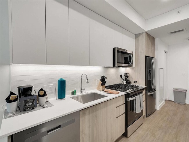 property at 817 N 6th St