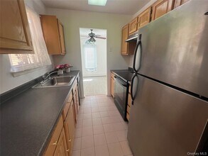 1 Granada Crescent in White Plains, NY - Building Photo - Building Photo