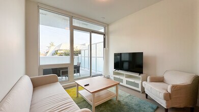 1342 Johnston Rd in White Rock, BC - Building Photo - Building Photo