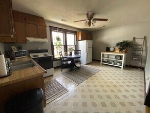 3317 Pearl St, Unit #2 in McHenry, IL - Foto de edificio - Building Photo