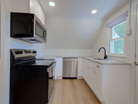 16 Benham Rd in Groton, CT - Building Photo