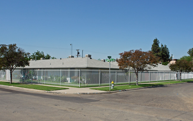 1343 N Mariposa St in Fresno, CA - Foto de edificio - Building Photo