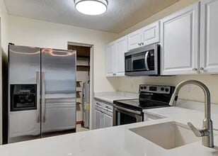 504 Greenwich Dr in Albany, NY - Building Photo - Building Photo