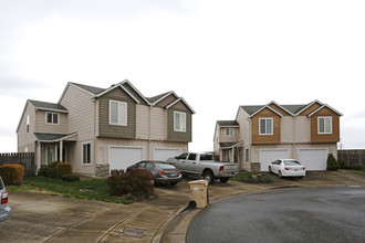 Lexington at the Park in Albany, OR - Building Photo - Building Photo