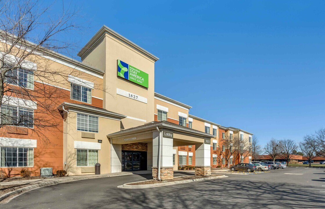 Furnished Studio-Chicago - Naperville - East in Naperville, IL - Foto de edificio
