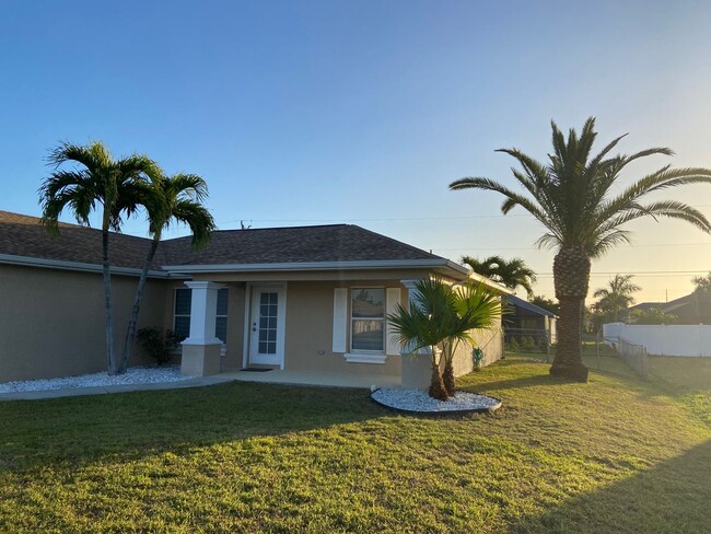 2703 SW 2nd Pl-Unit -2703 SW 2nd Place in Cape Coral, FL - Building Photo - Building Photo