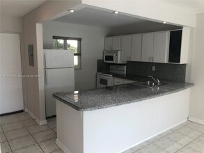 7825 Camino Real in Miami, FL - Building Photo - Building Photo