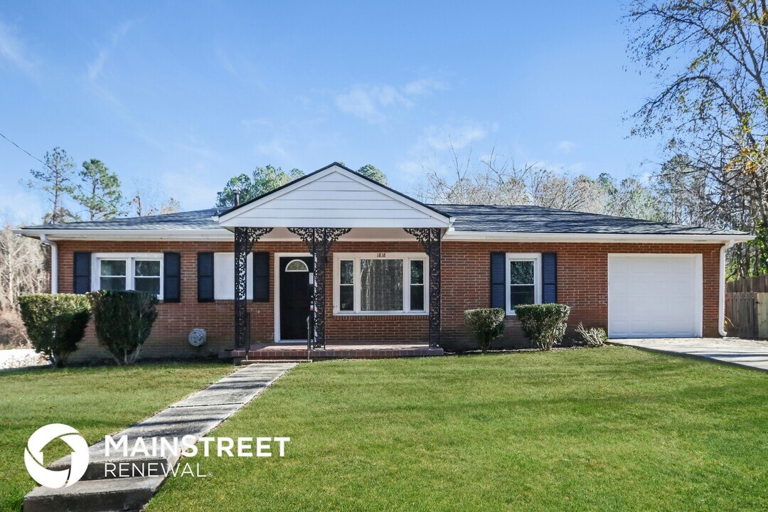 1818 Nixon St in Durham, NC - Building Photo